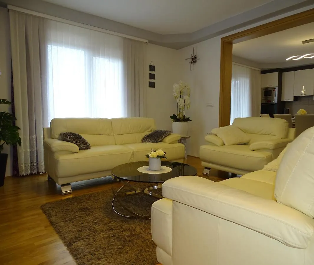 Апартаменты Holiday House Roncevic 50 M From Sea A1 Ясенице